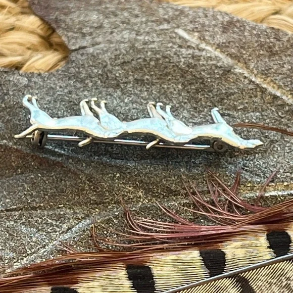 Vintage Preowned Three Hunting Dogs Pin Brooch Unsigned - Picture 6 of 17
